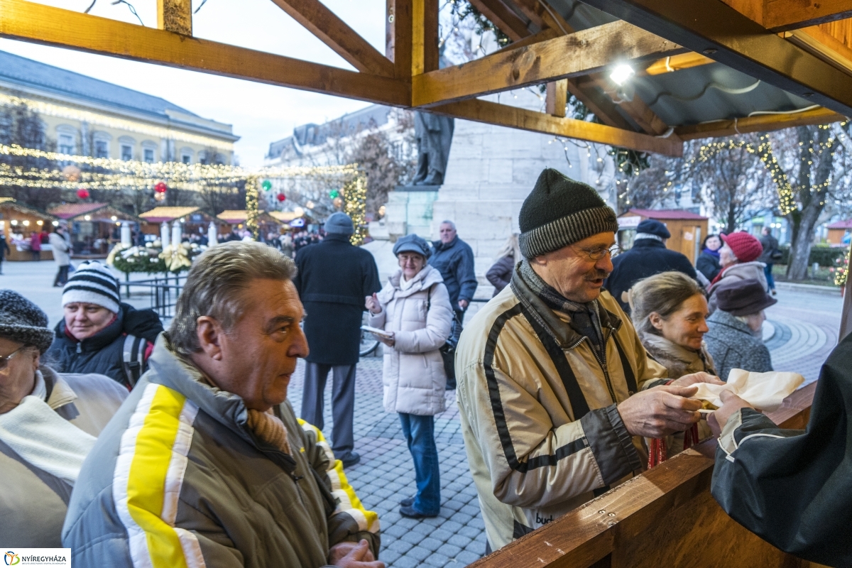 Lapcsánka osztás - fotó Kohut Árpád