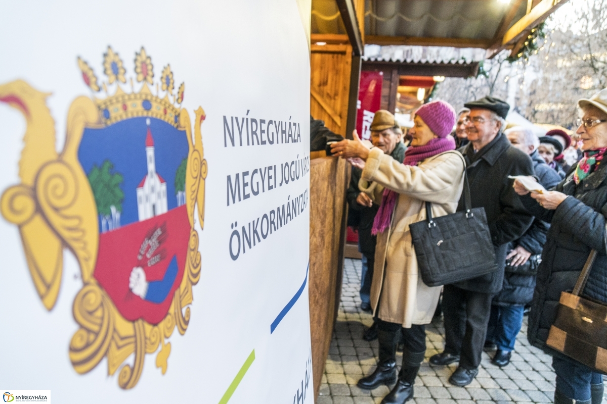 Lapcsánka osztás - fotó Kohut Árpád