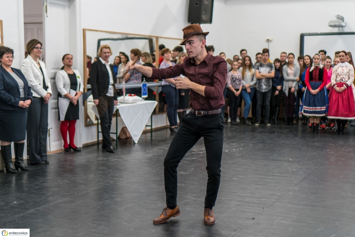 Korszerűsítések átadása a Művészetiben - fotó Kohut Árpád