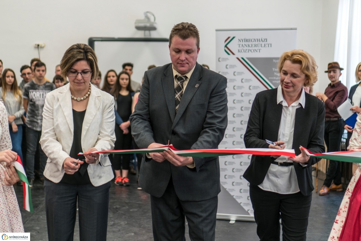 Korszerűsítések átadása a Művészetiben - fotó Kohut Árpád