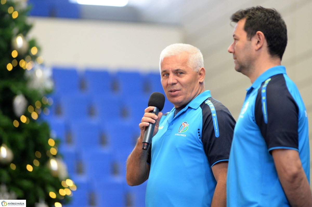 Fittkarácsony a Continental Arénában - fotó Trifonov Éva