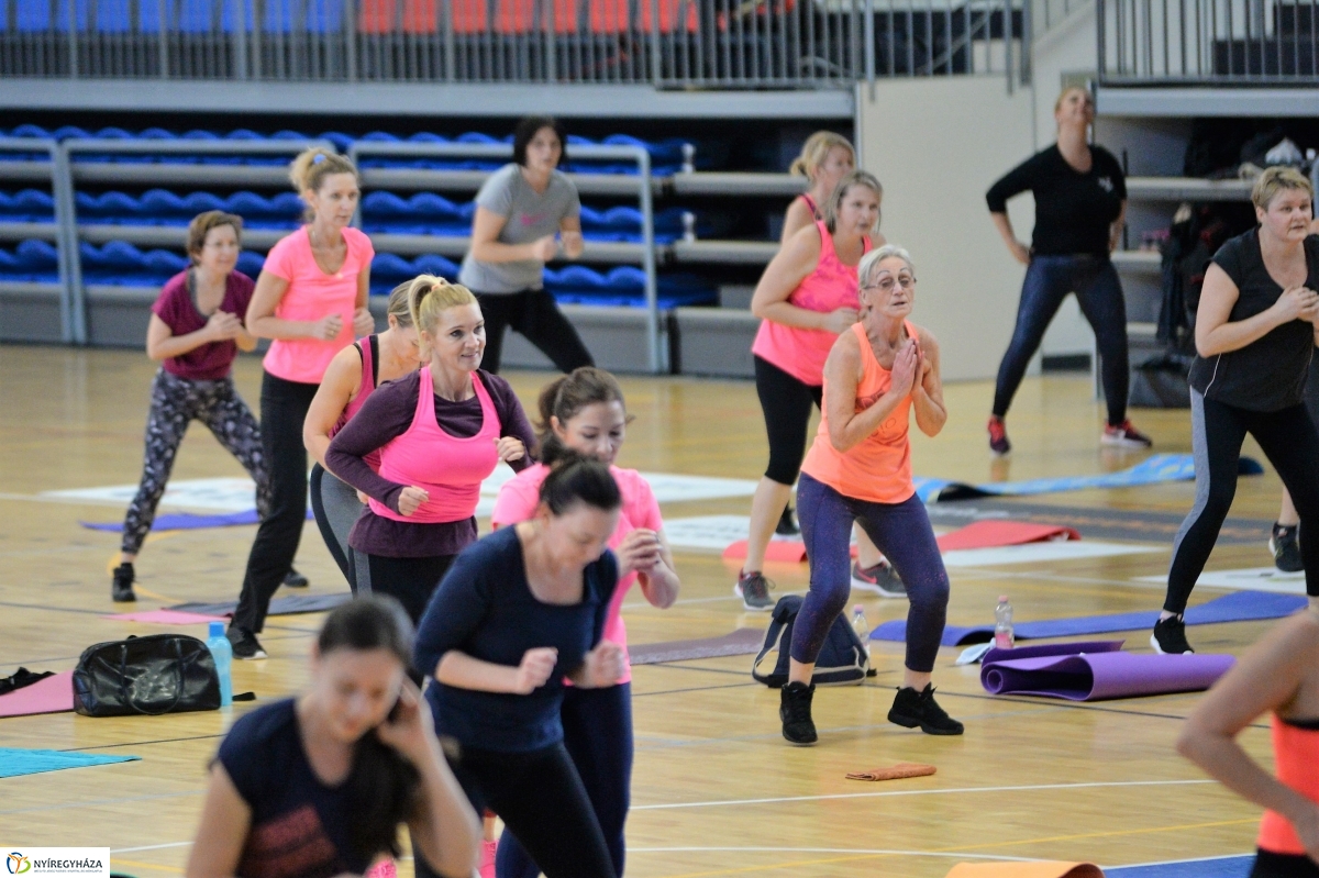 Fittkarácsony a Continental Arénában - fotó Trifonov Éva