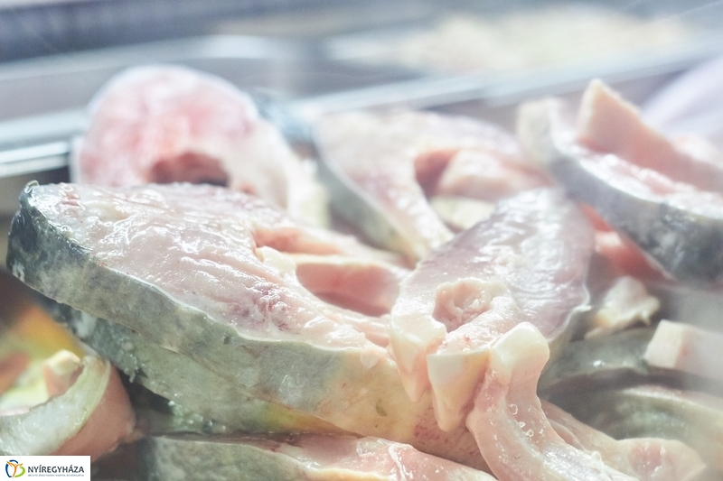 Karácsonyra készülve a Búza téri piacon