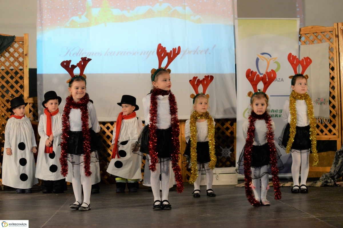 Generációk karácsonya Sóstóhegyen - fotó Trifonov Éva