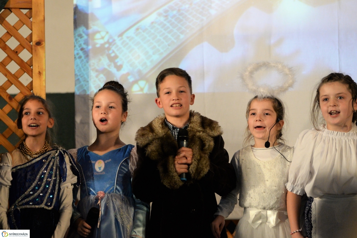 Generációk karácsonya Sóstóhegyen - fotó Trifonov Éva