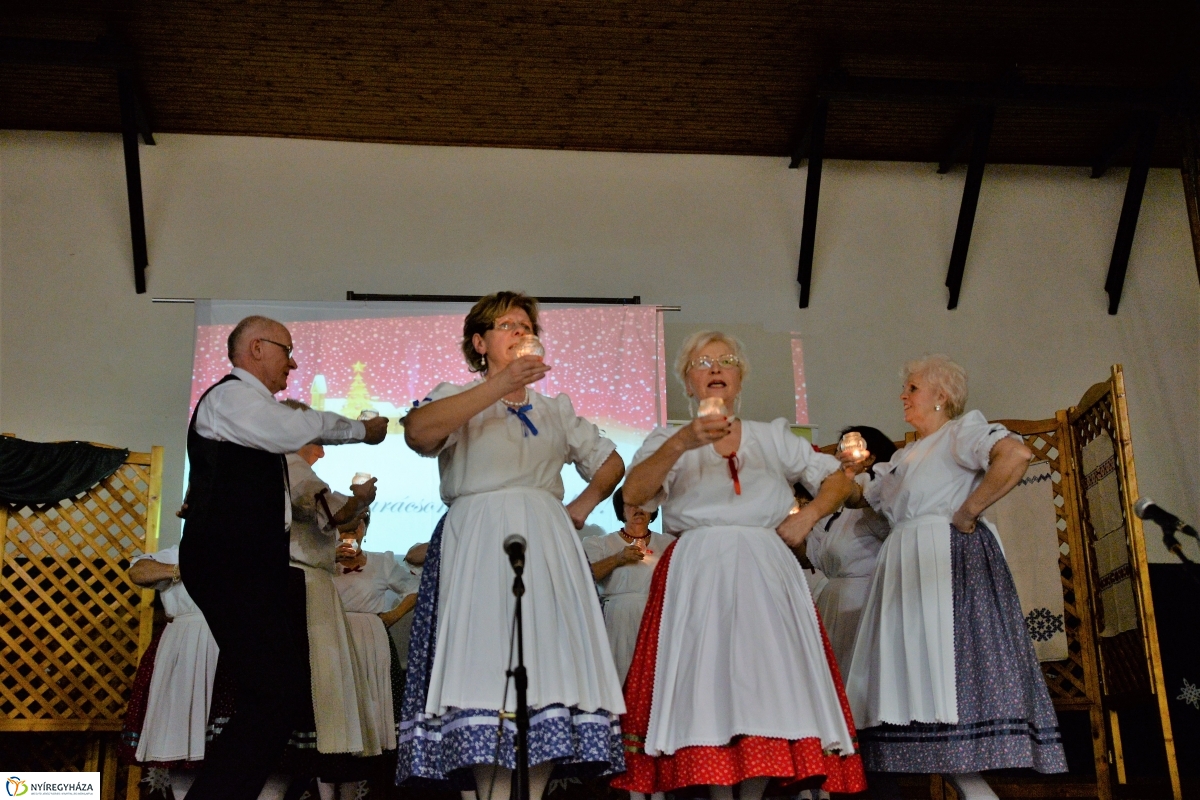 Generációk karácsonya Sóstóhegyen - fotó Trifonov Éva