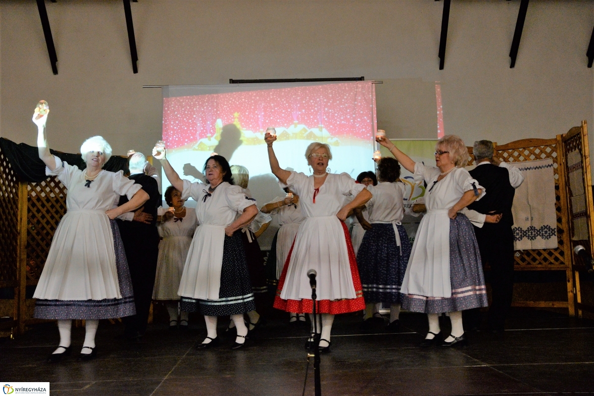 Generációk karácsonya Sóstóhegyen - fotó Trifonov Éva