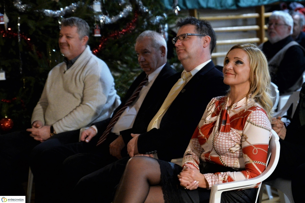 Generációk karácsonya Sóstóhegyen - fotó Trifonov Éva