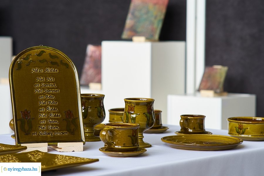 7 műfaj 1 forrás 7 alkotó kiállítás