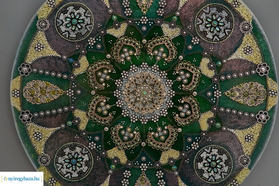 7 műfaj 1 forrás 7 alkotó kiállítás