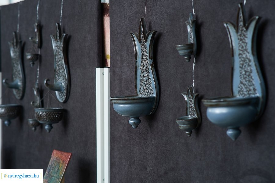 7 műfaj 1 forrás 7 alkotó kiállítás