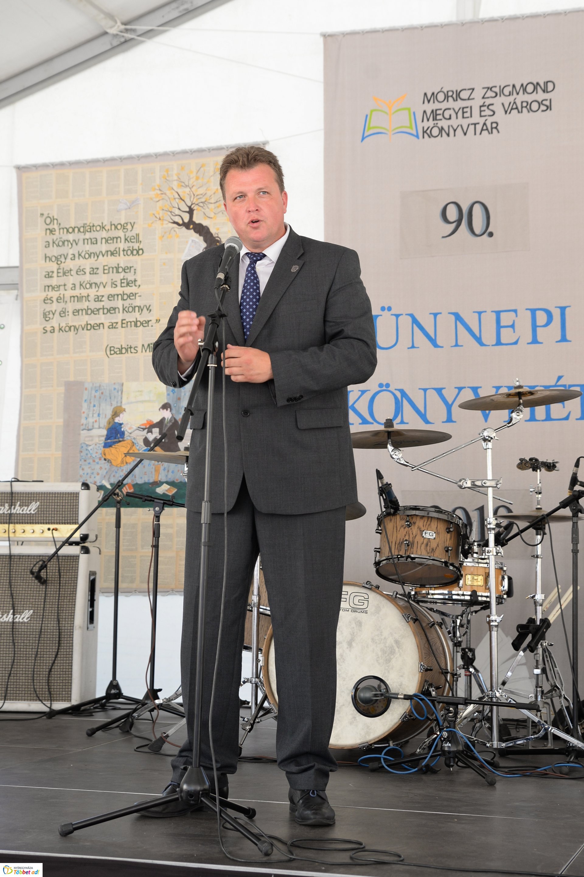 90. Ünnepi Könyvét megnyitó