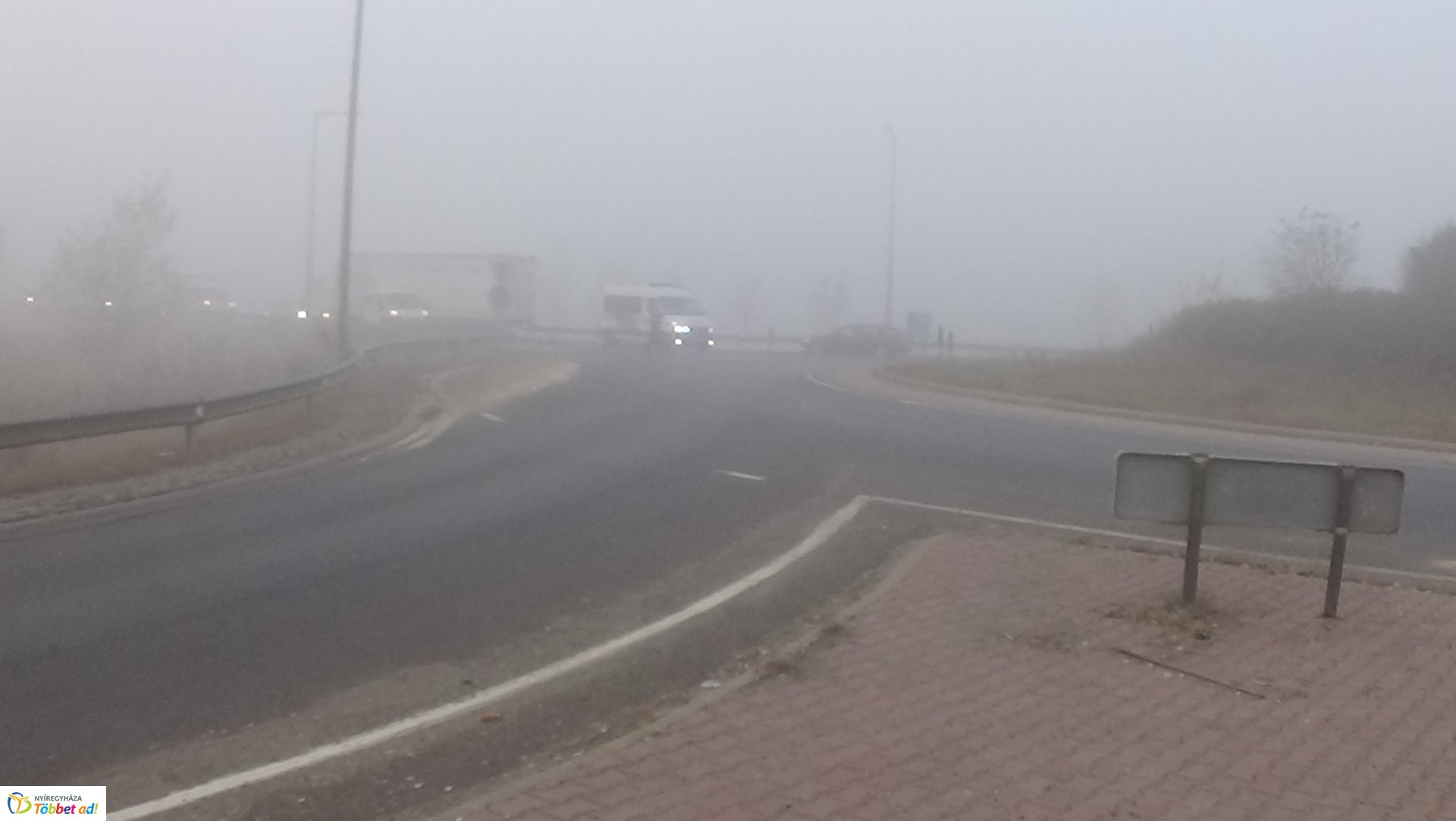 A 403-as körforgalmában történt baleset