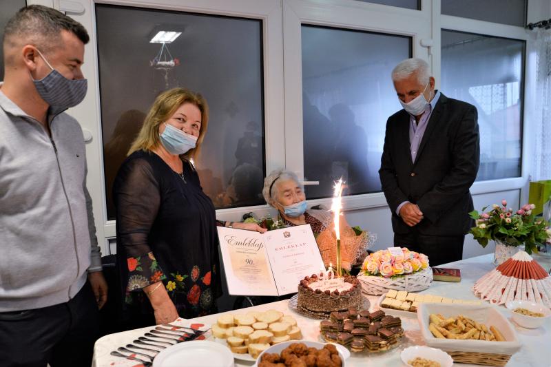 A 90 éves Gerhard Andrásné születésnapi köszöntése