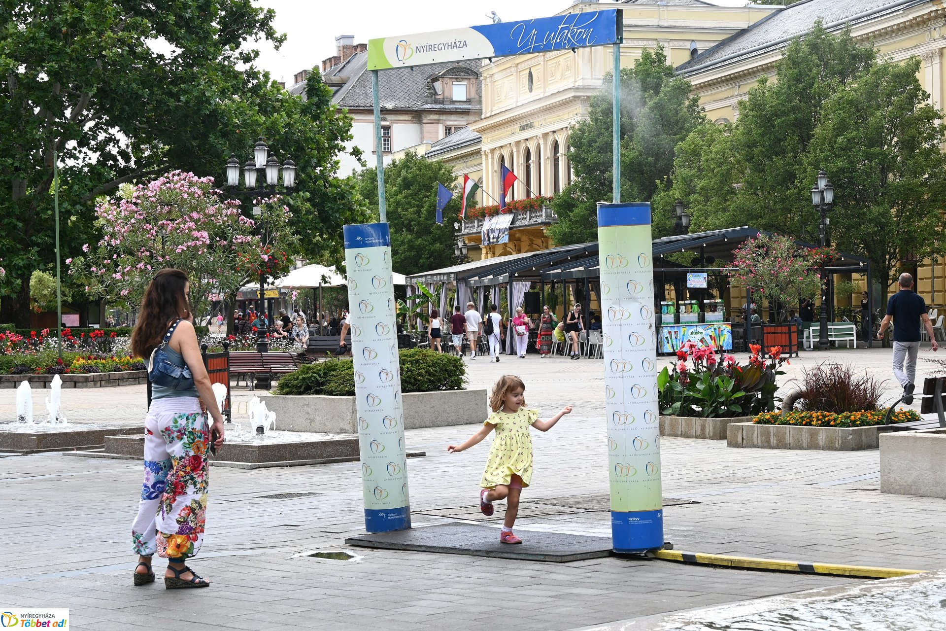 A belvárosi párakapu frissítő köddel hűsít