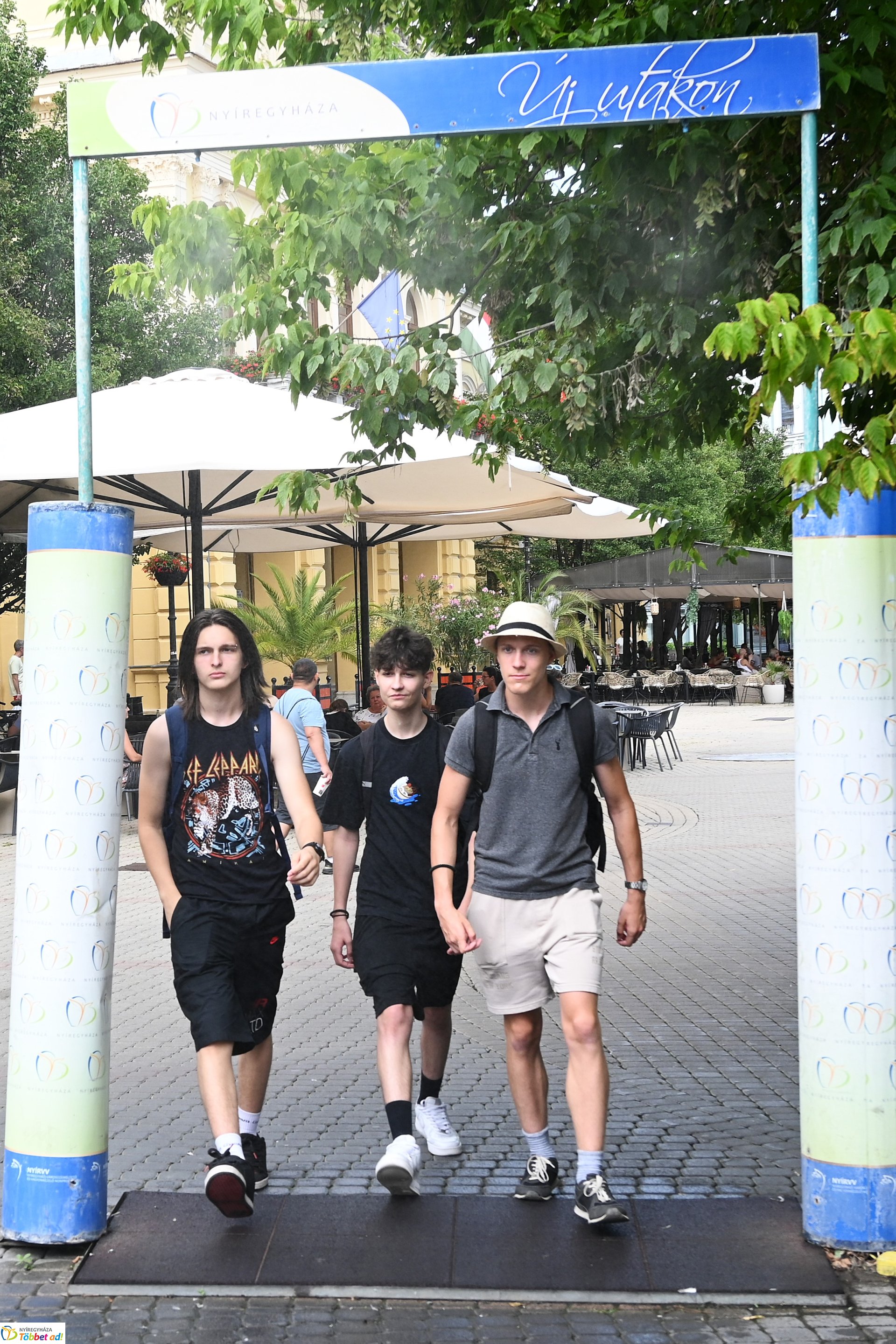 A belvárosi párakapu frissítő köddel hűsít