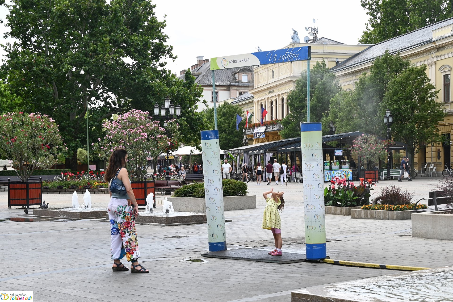 A belvárosi párakapu frissítő köddel hűsít