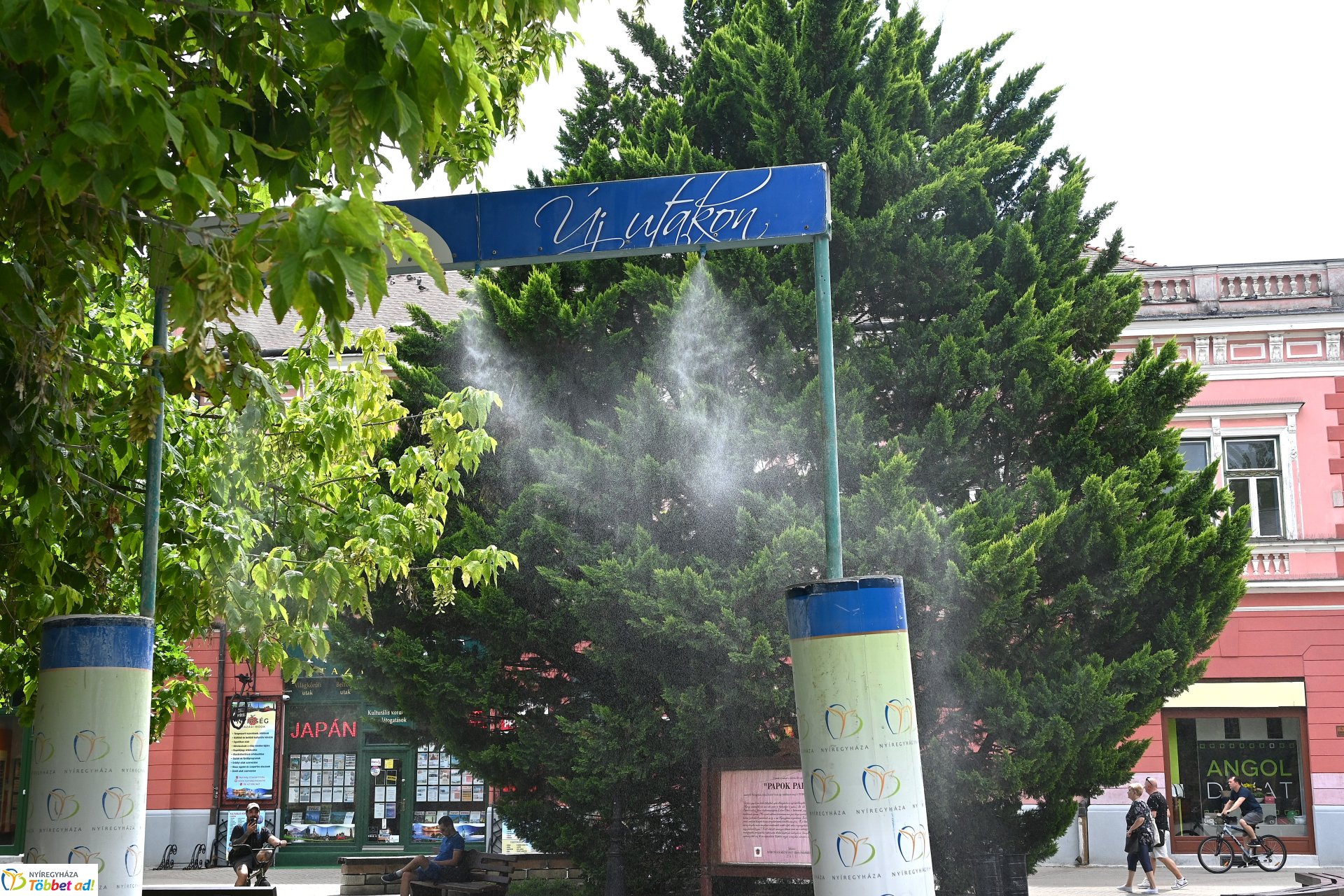 A belvárosi párakapu frissítő köddel hűsít