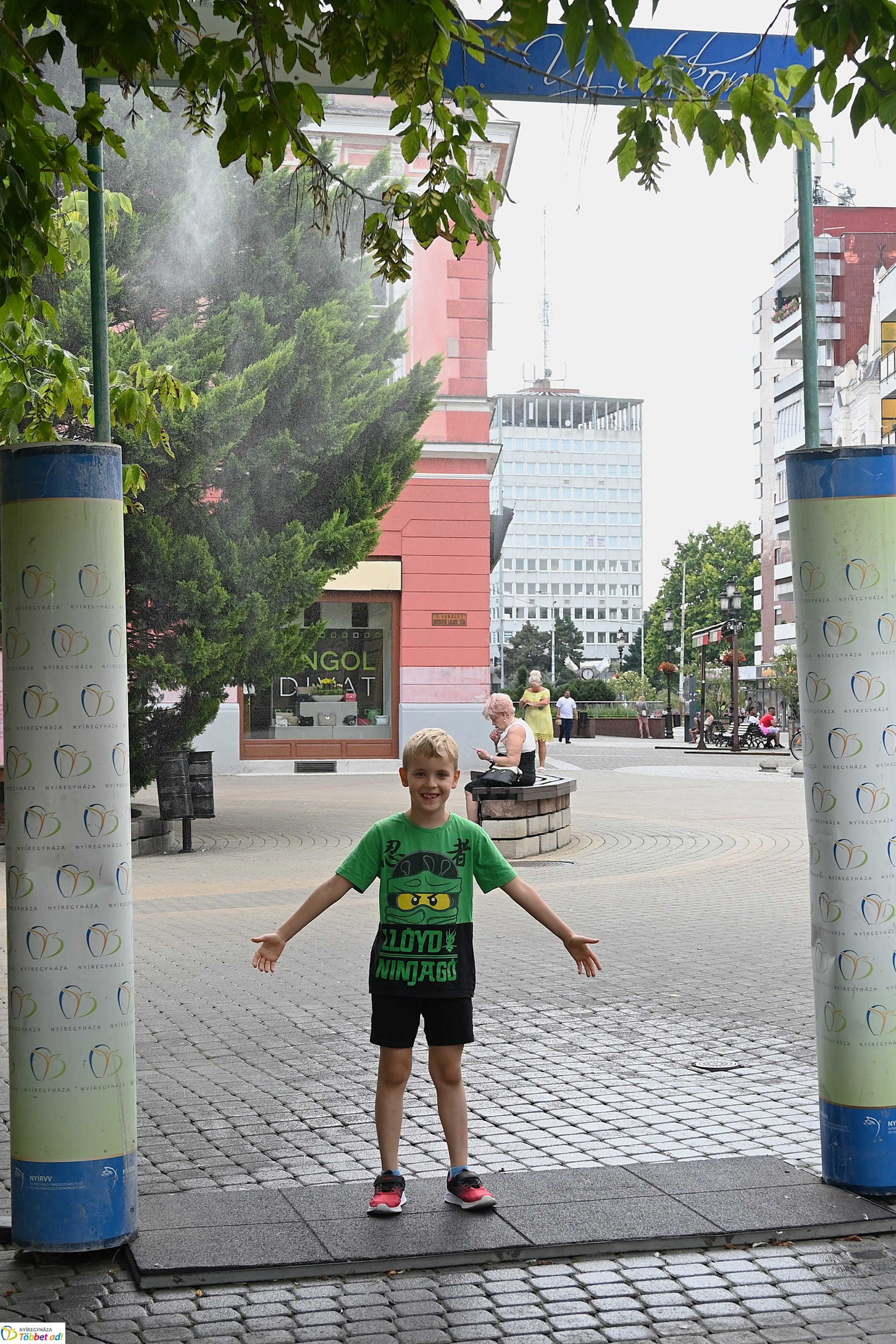A belvárosi párakapu frissítő köddel hűsít