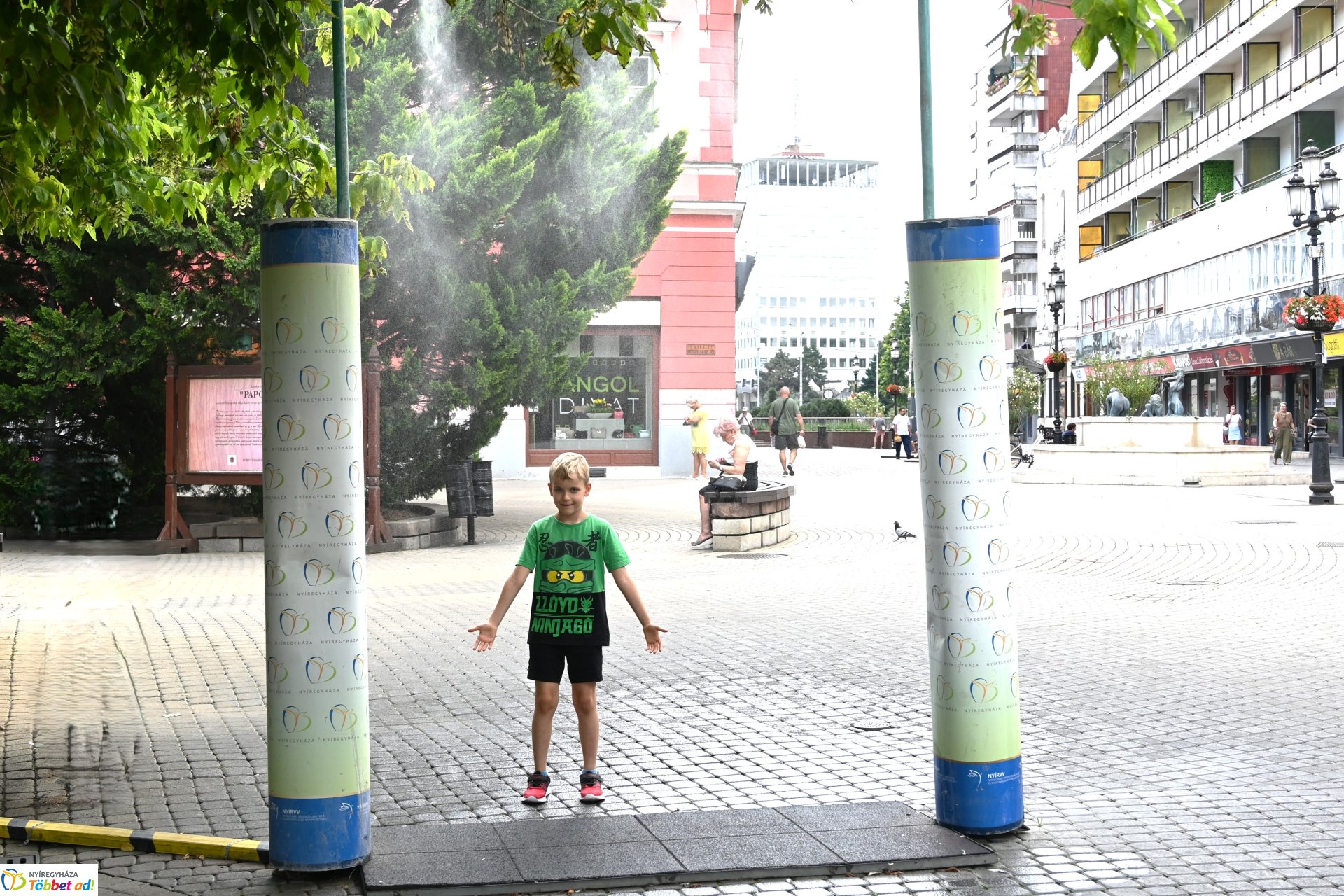 A belvárosi párakapu frissítő köddel hűsít