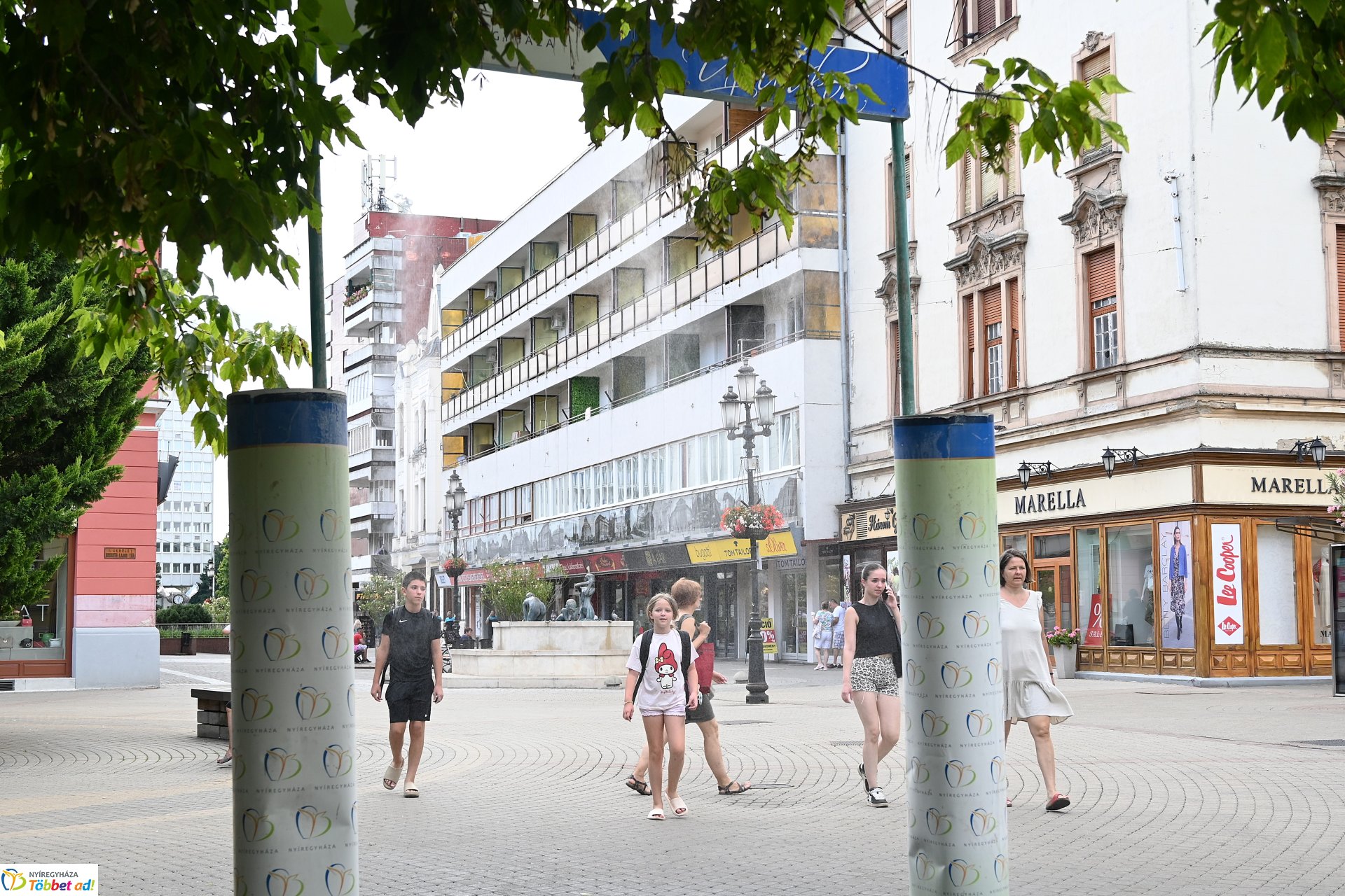 A belvárosi párakapu frissítő köddel hűsít