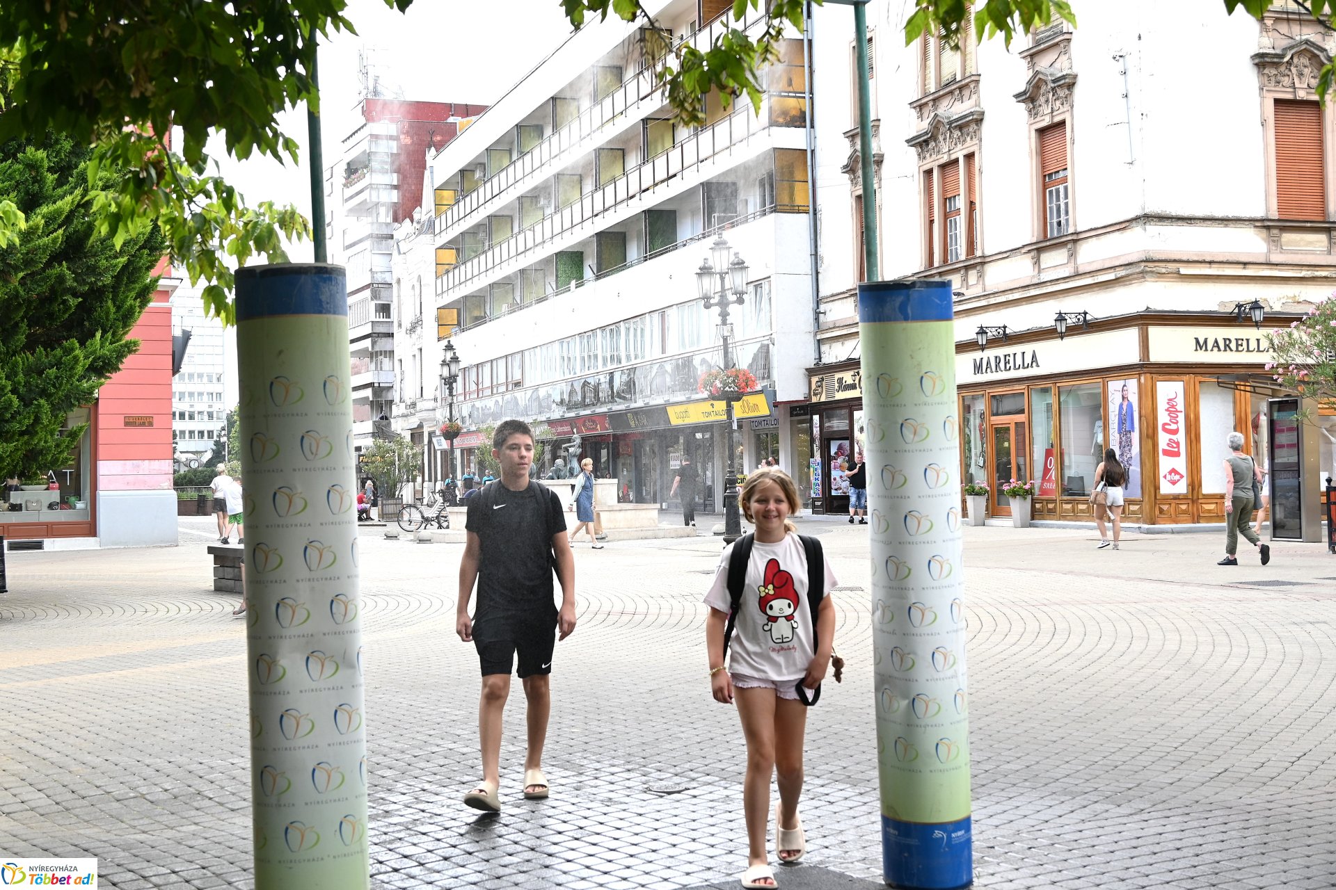 A belvárosi párakapu frissítő köddel hűsít
