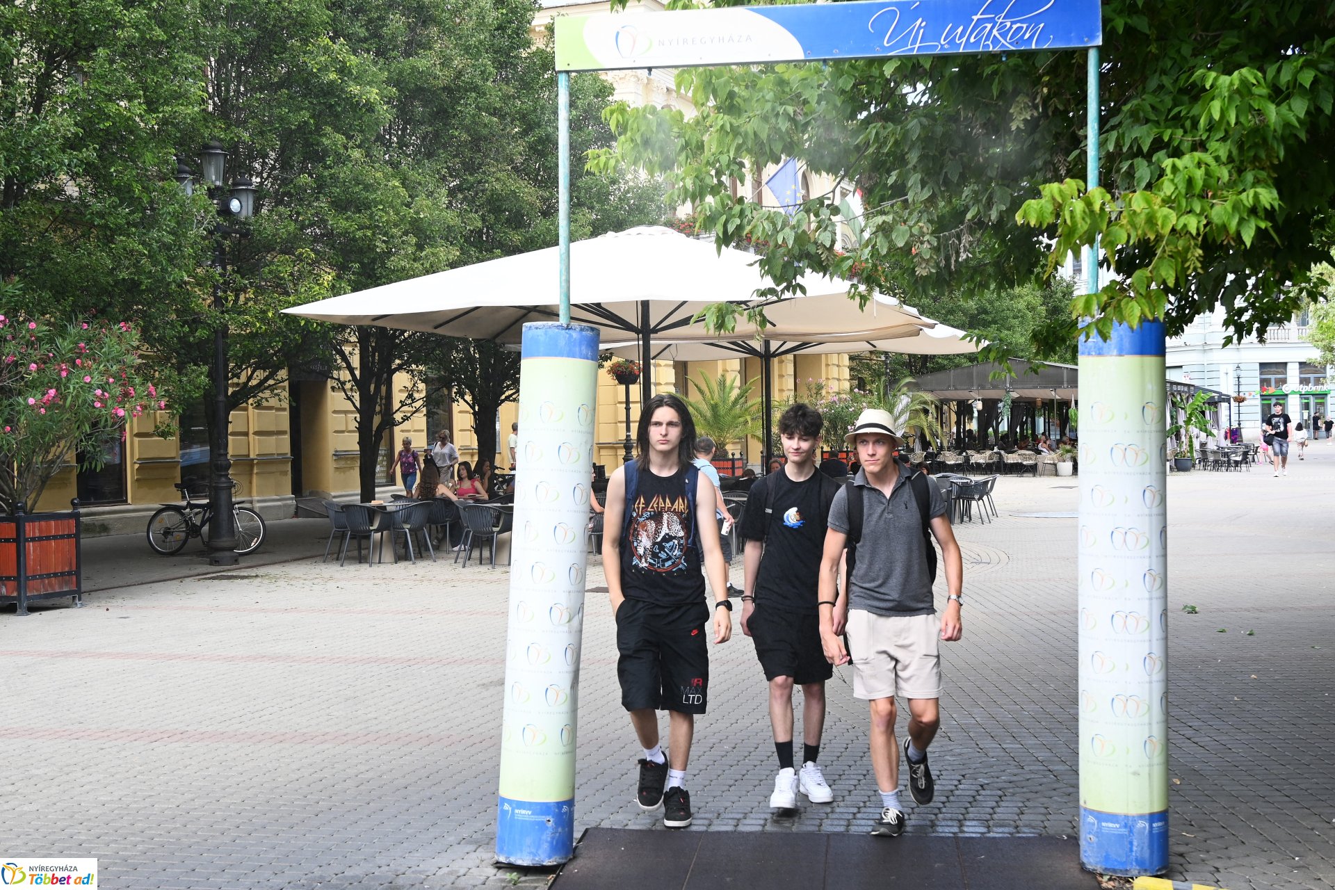 A belvárosi párakapu frissítő köddel hűsít