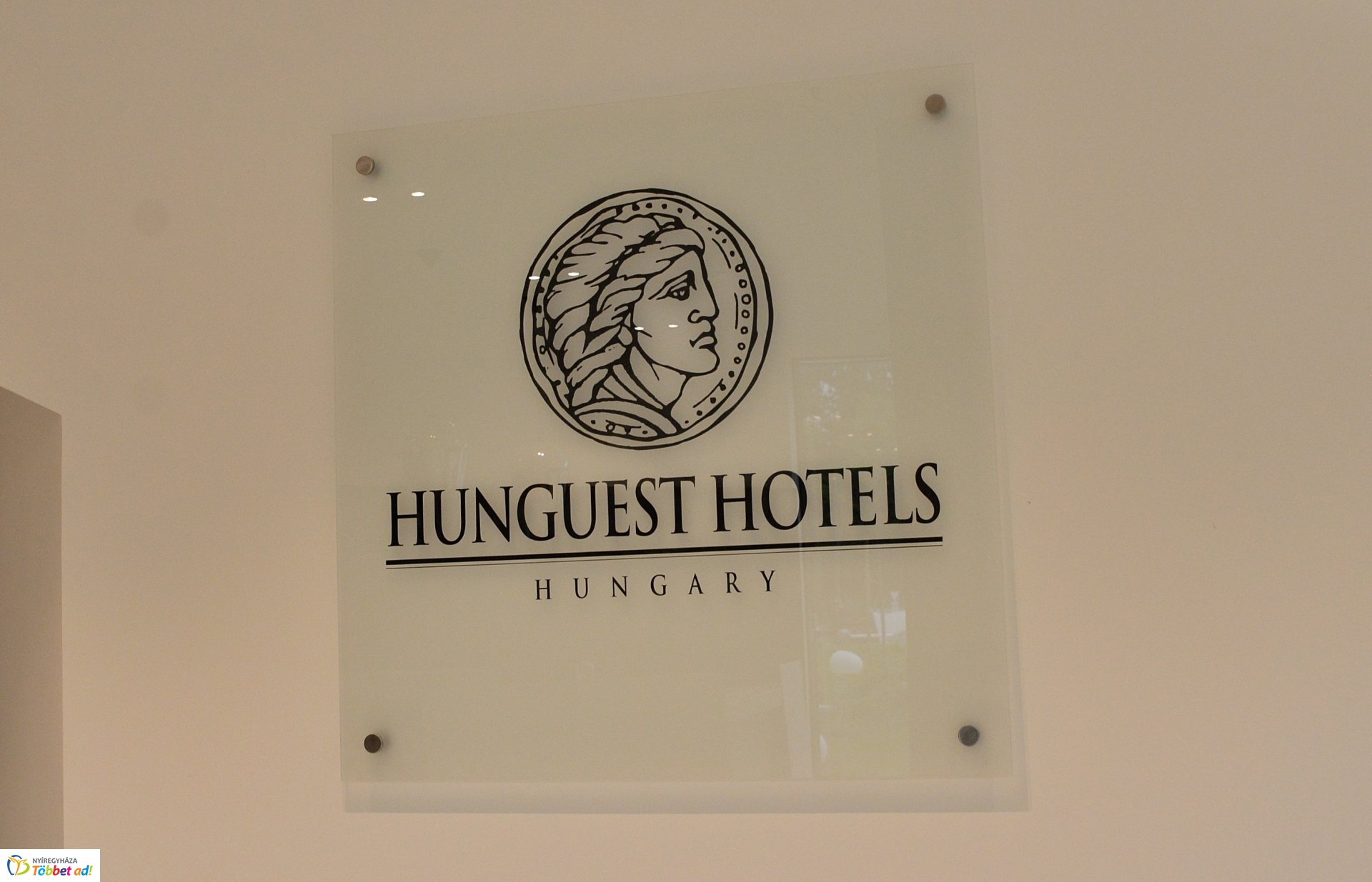 A beüzemelési időszak következik a négycsillagos sóstói szállodánál