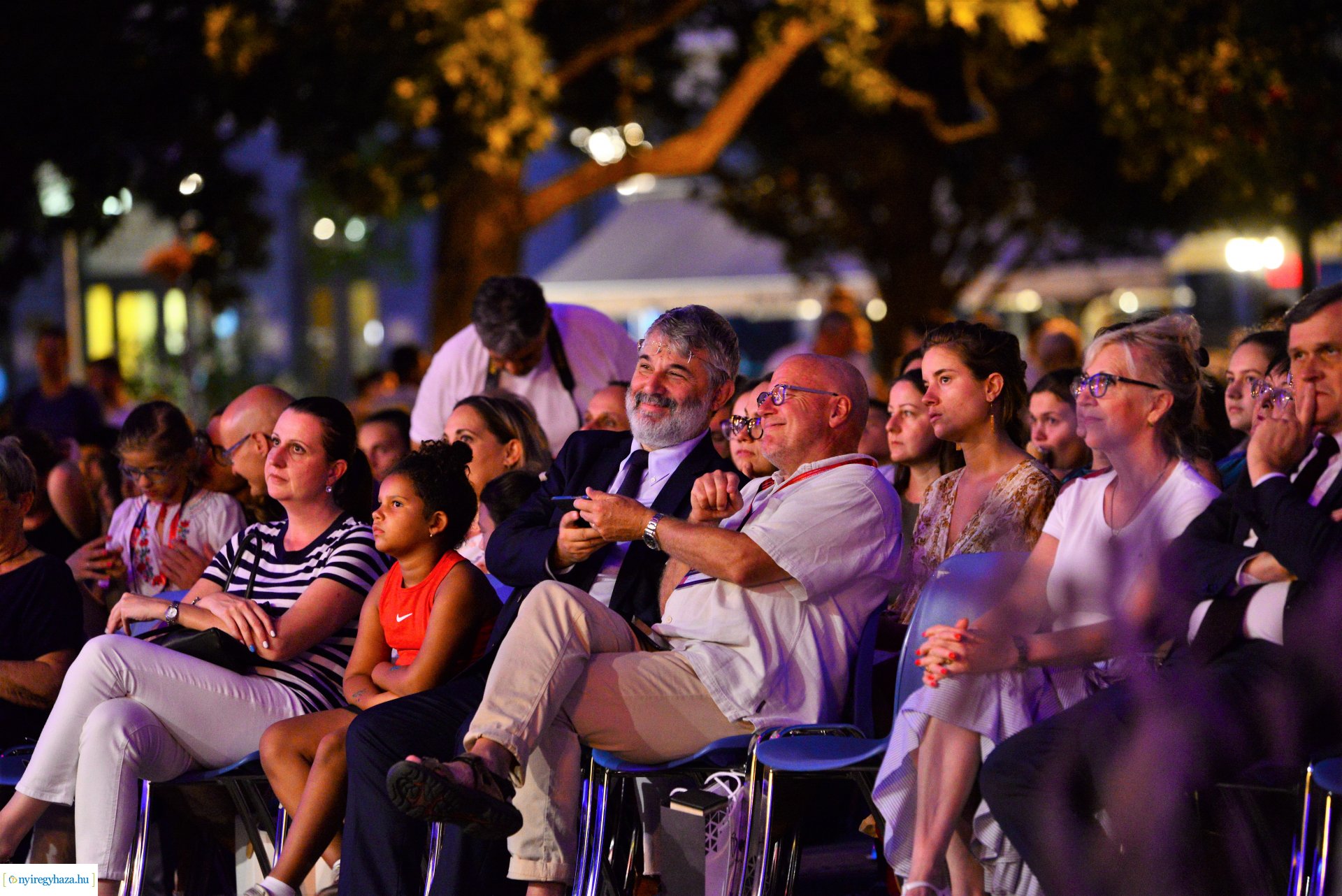 A Cantemus Nemzetközi Kórusfesztivál folklór estje a Kossuth téren