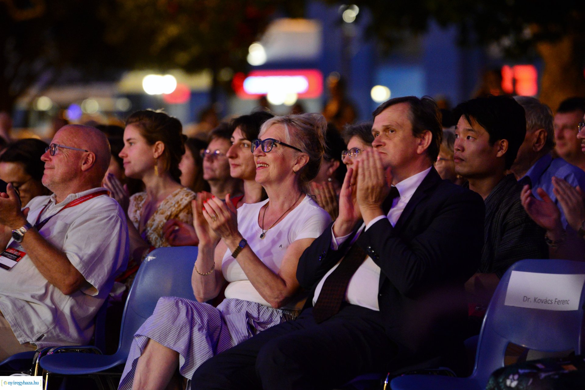 A Cantemus Nemzetközi Kórusfesztivál folklór estje a Kossuth téren
