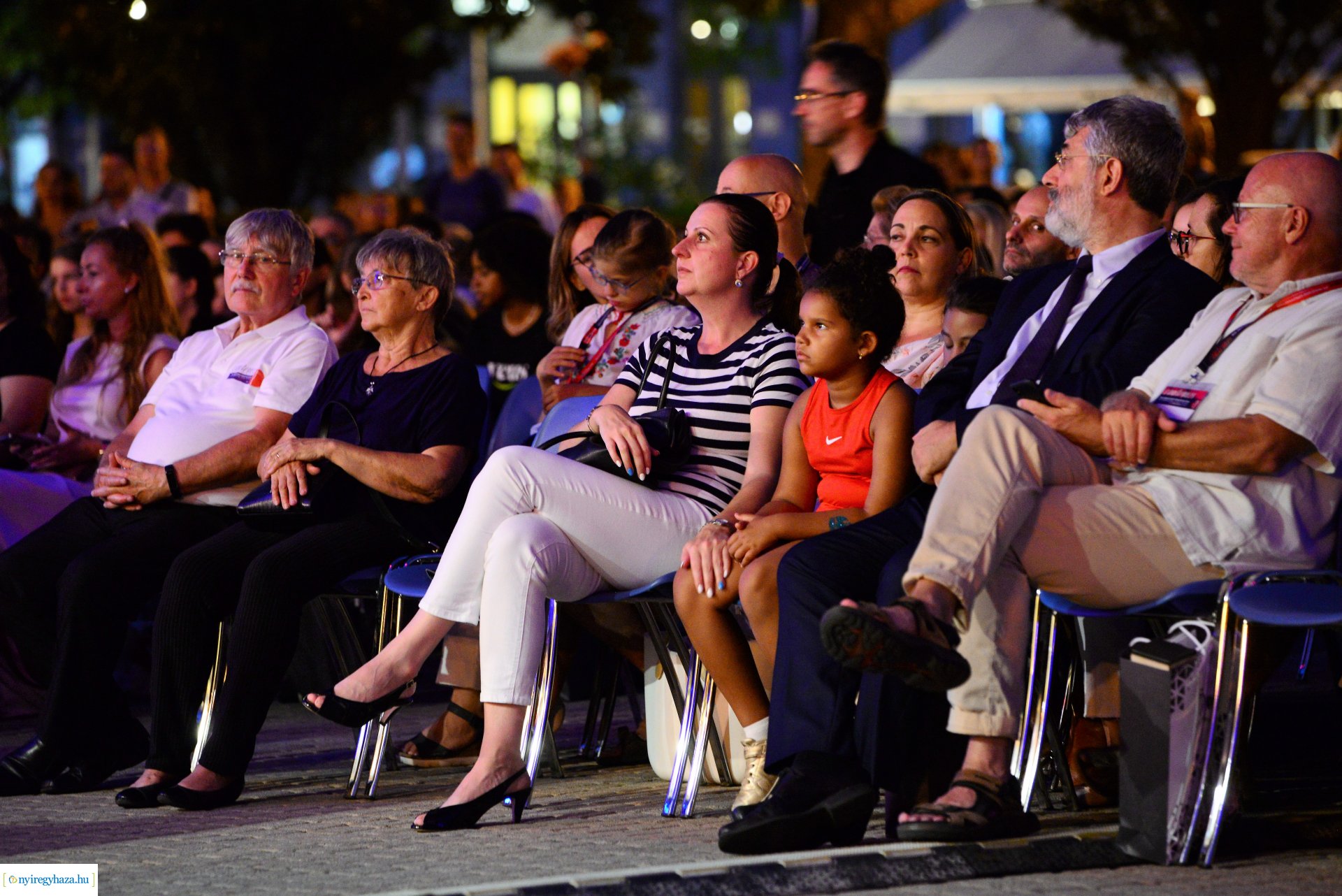 A Cantemus Nemzetközi Kórusfesztivál folklór estje a Kossuth téren