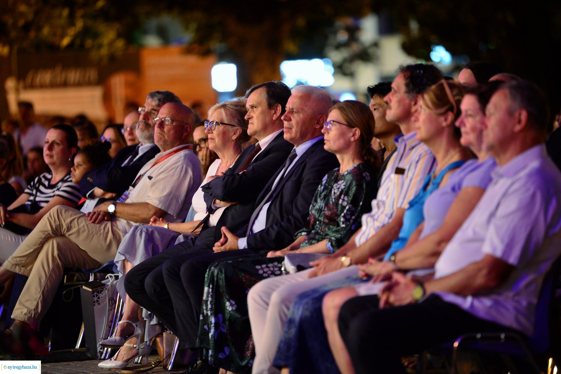 A Cantemus Nemzetközi Kórusfesztivál folklór estje a Kossuth téren