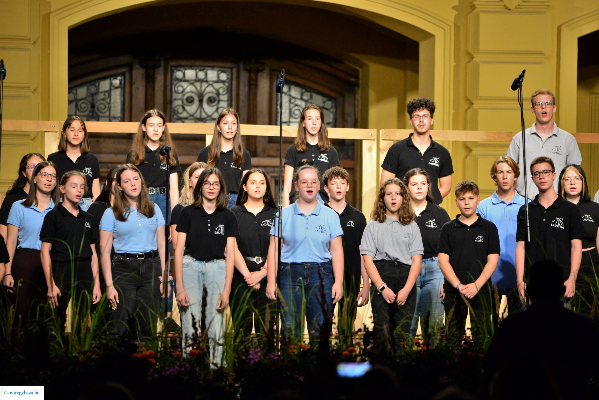 A Cantemus Nemzetközi Kórusfesztivál folklór estje a Kossuth téren