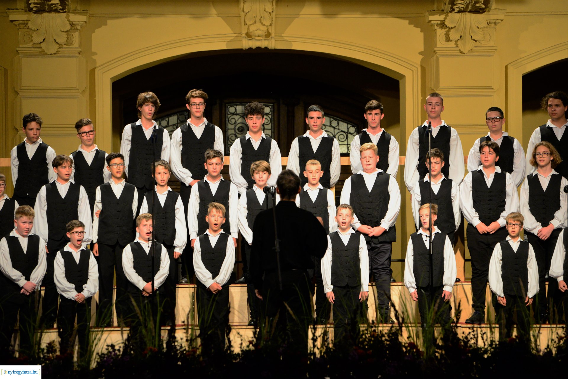 A Cantemus Nemzetközi Kórusfesztivál folklór estje a Kossuth téren