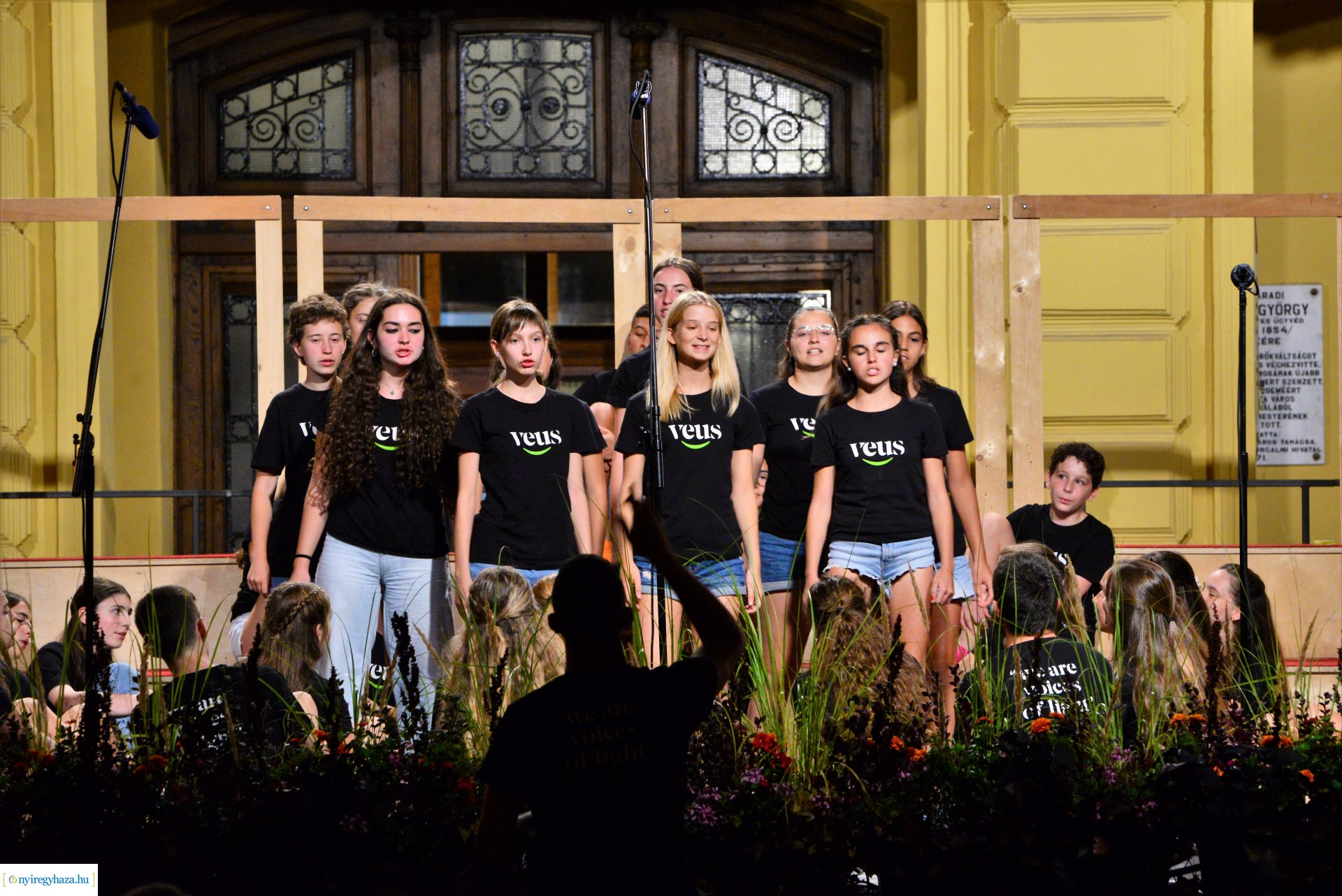 A Cantemus Nemzetközi Kórusfesztivál folklór estje a Kossuth téren