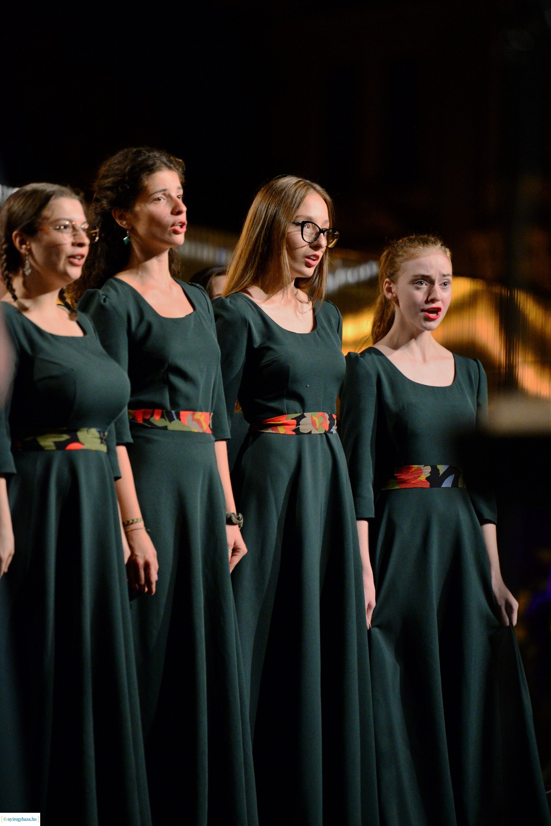 A Cantemus Nemzetközi Kórusfesztivál folklór estje a Kossuth téren