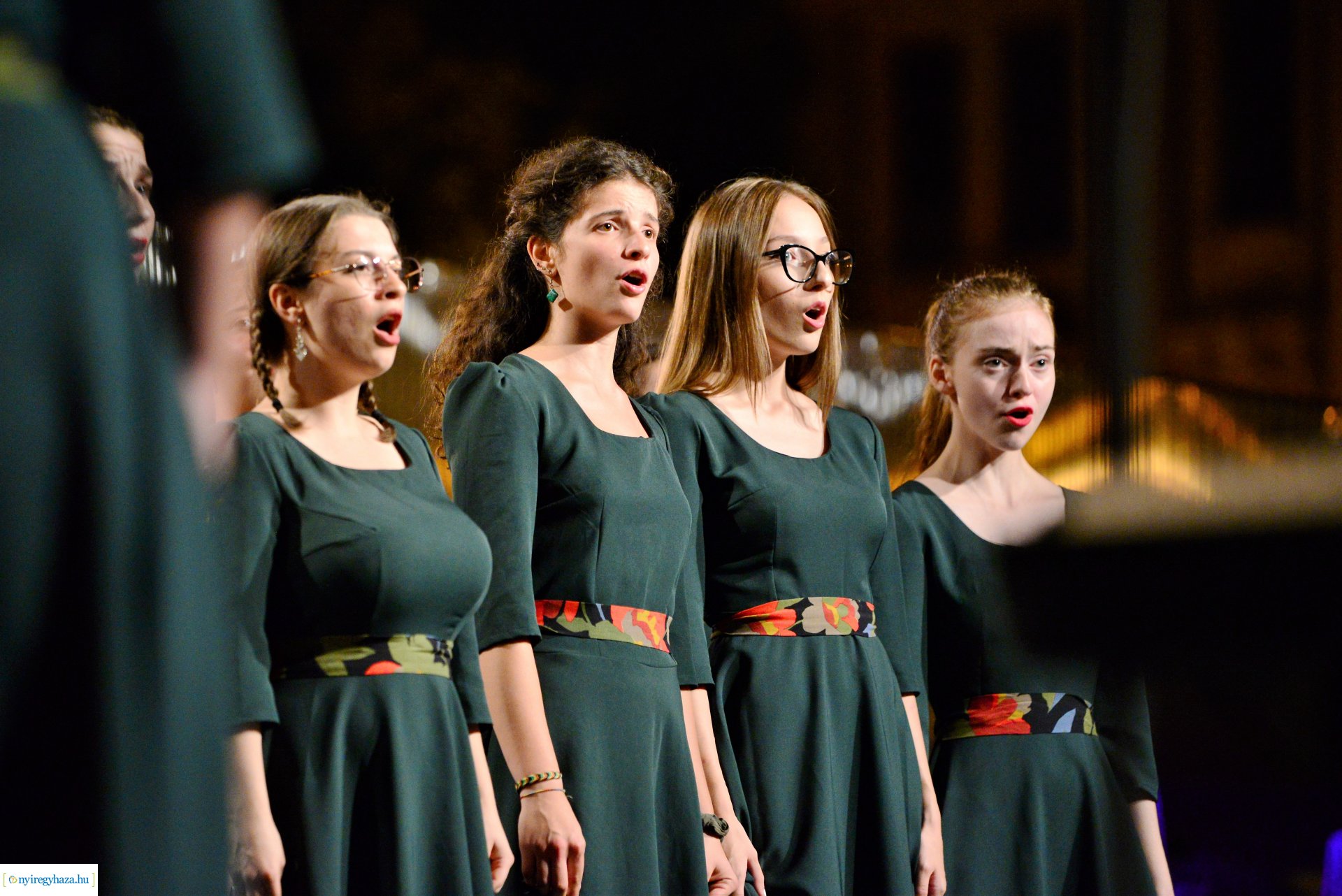 A Cantemus Nemzetközi Kórusfesztivál folklór estje a Kossuth téren