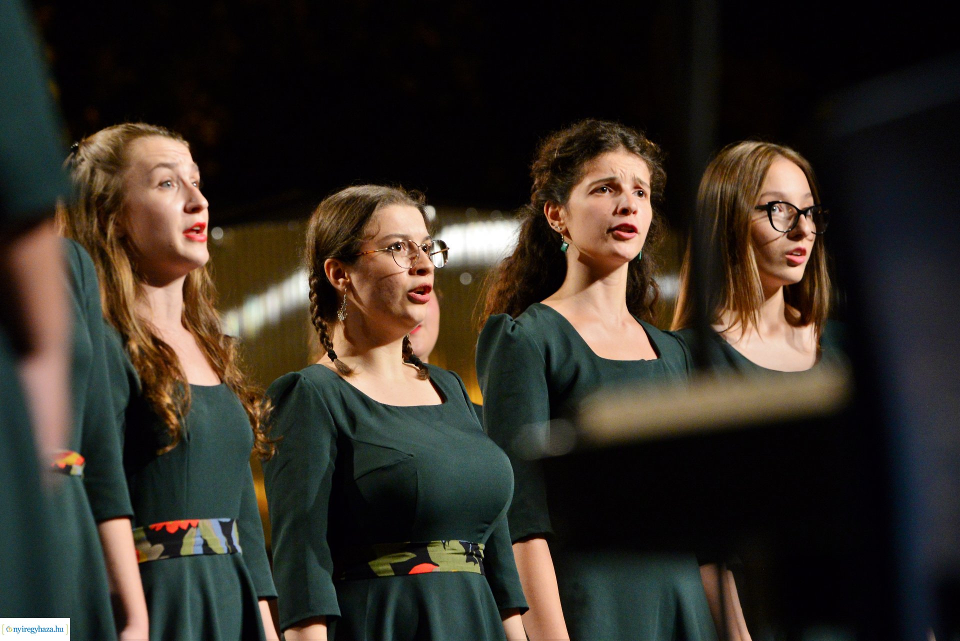 A Cantemus Nemzetközi Kórusfesztivál folklór estje a Kossuth téren