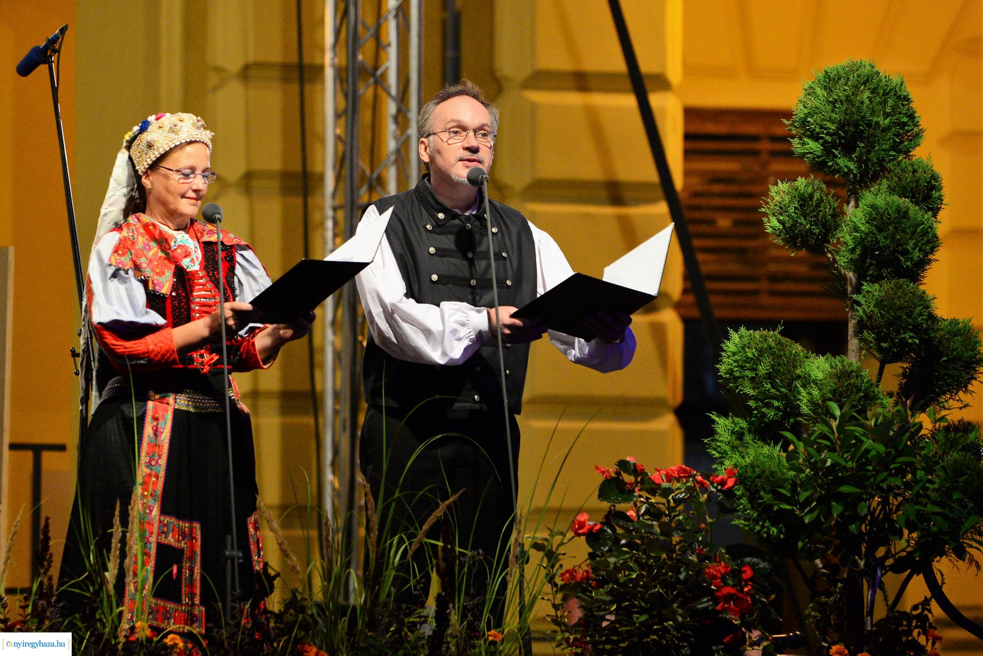 A Cantemus Nemzetközi Kórusfesztivál folklór estje a Kossuth téren