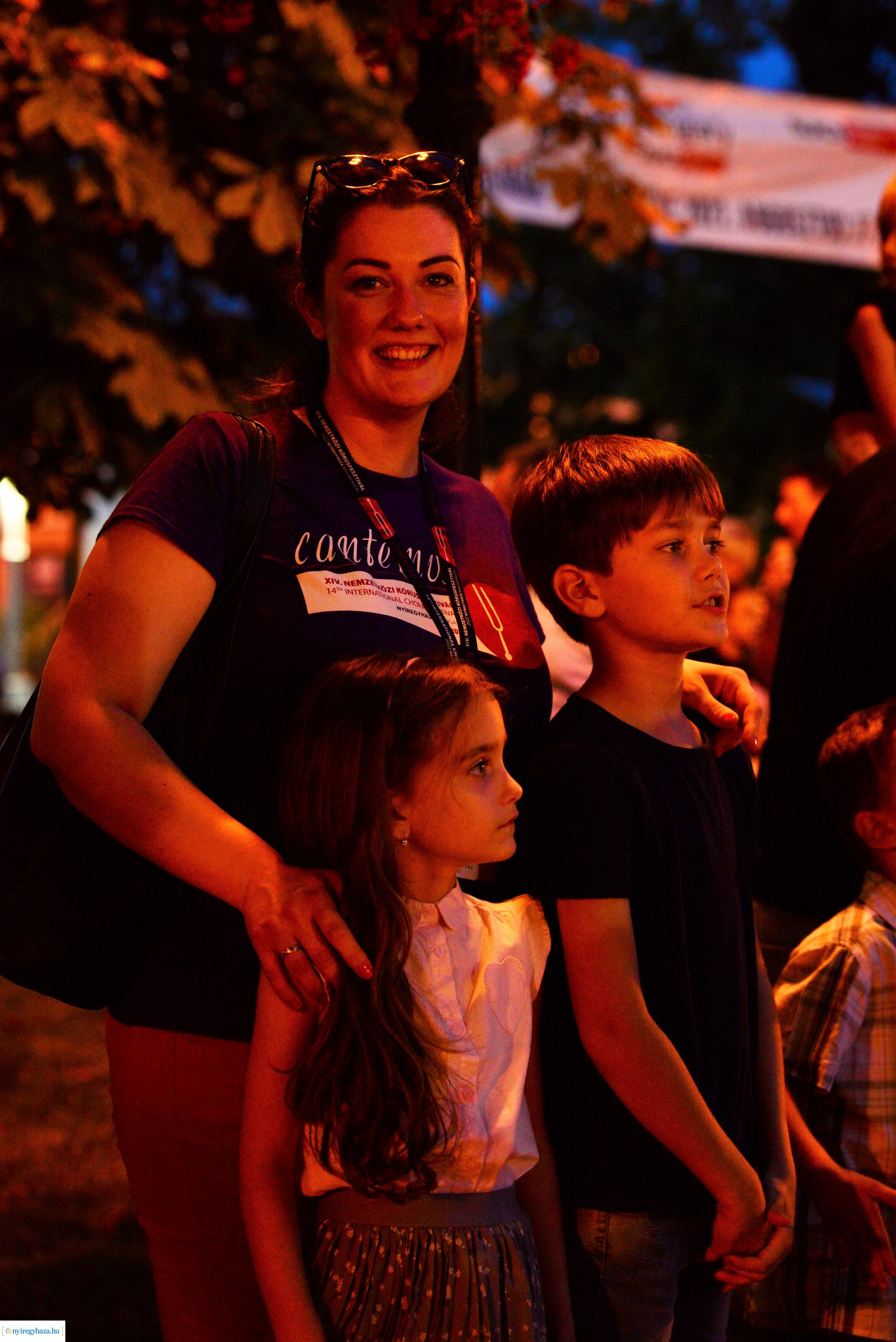 A Cantemus Nemzetközi Kórusfesztivál folklór estje a Kossuth téren