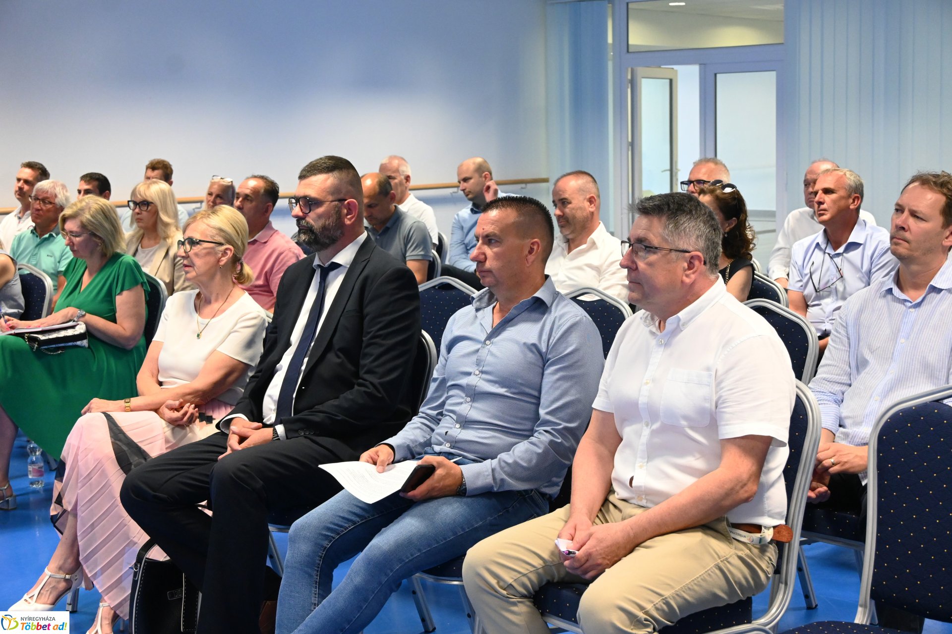 A fejlődés velünk van - gazdasági fórum a VMKK-ban