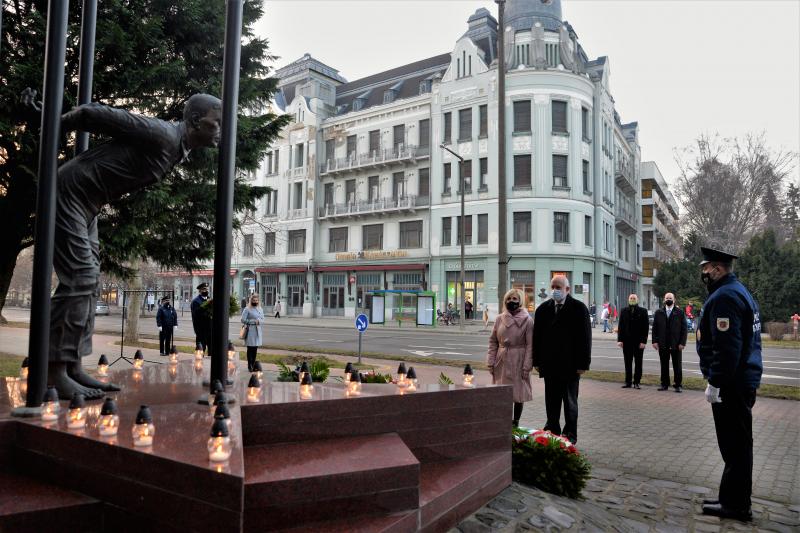 A frakciók is koszorúztak a Kommunizmus Áldozatainak Emléknapján