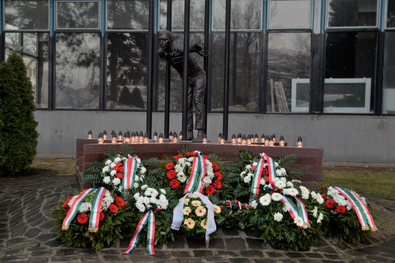 A frakciók is koszorúztak a Kommunizmus Áldozatainak Emléknapján