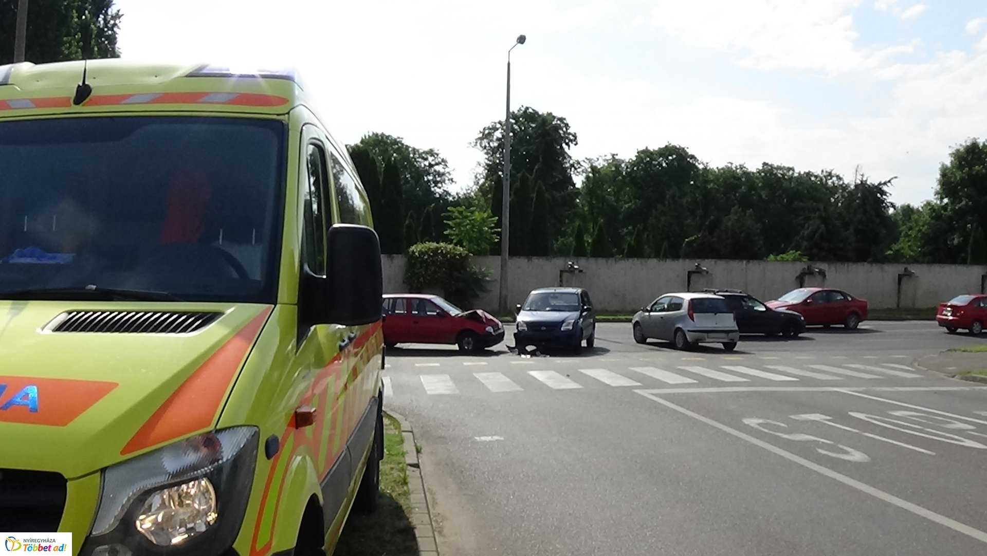 A Garibaldi és a Korányi Frigyes utca kereszteződésénél ütköztek