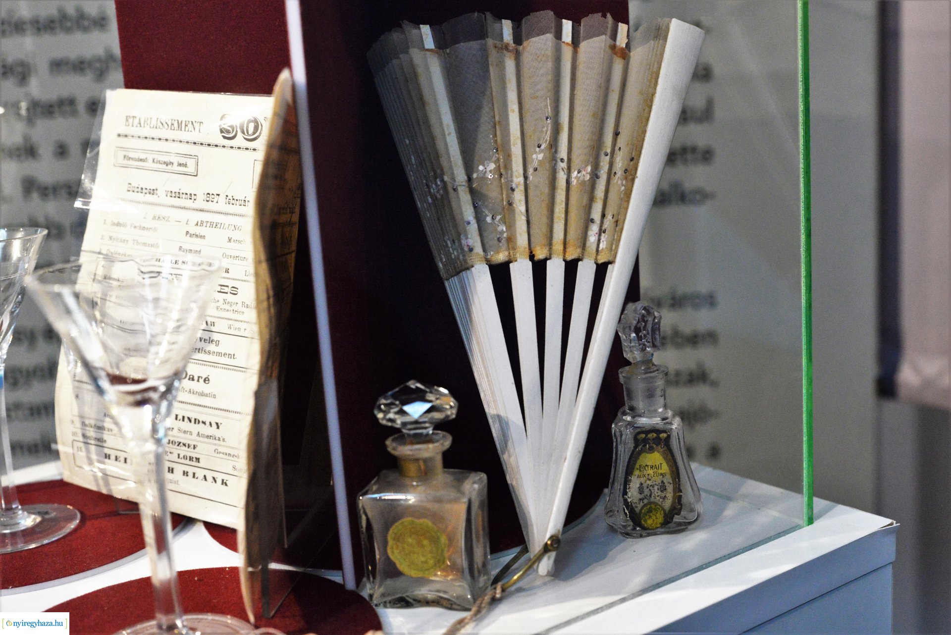 A HANDLÉTÓL A GRAND CAFÉIG kiállítás a Sóstói Múzeumfaluban