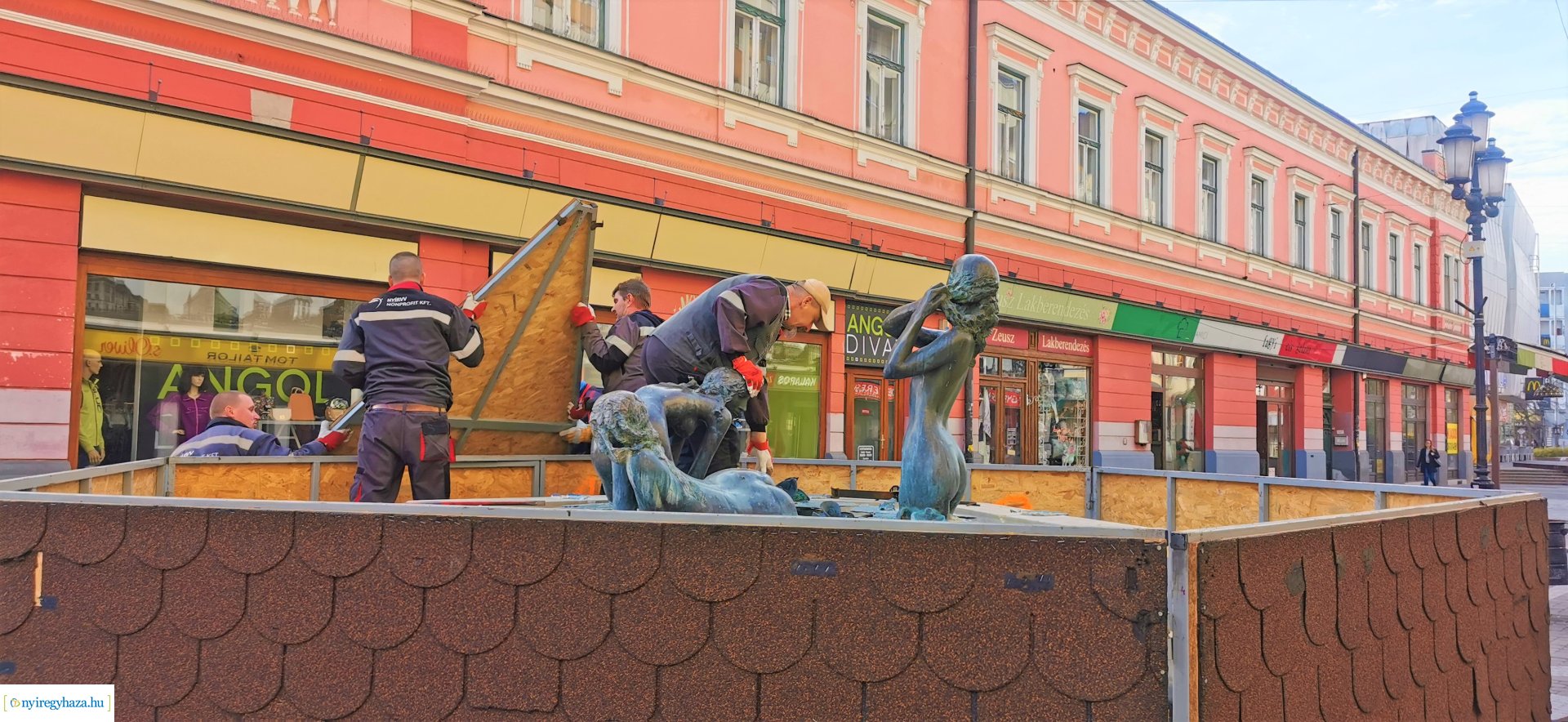 A Három Grácia szökőkút hölgyeiről lehullt a lepel, itt a tavasz!