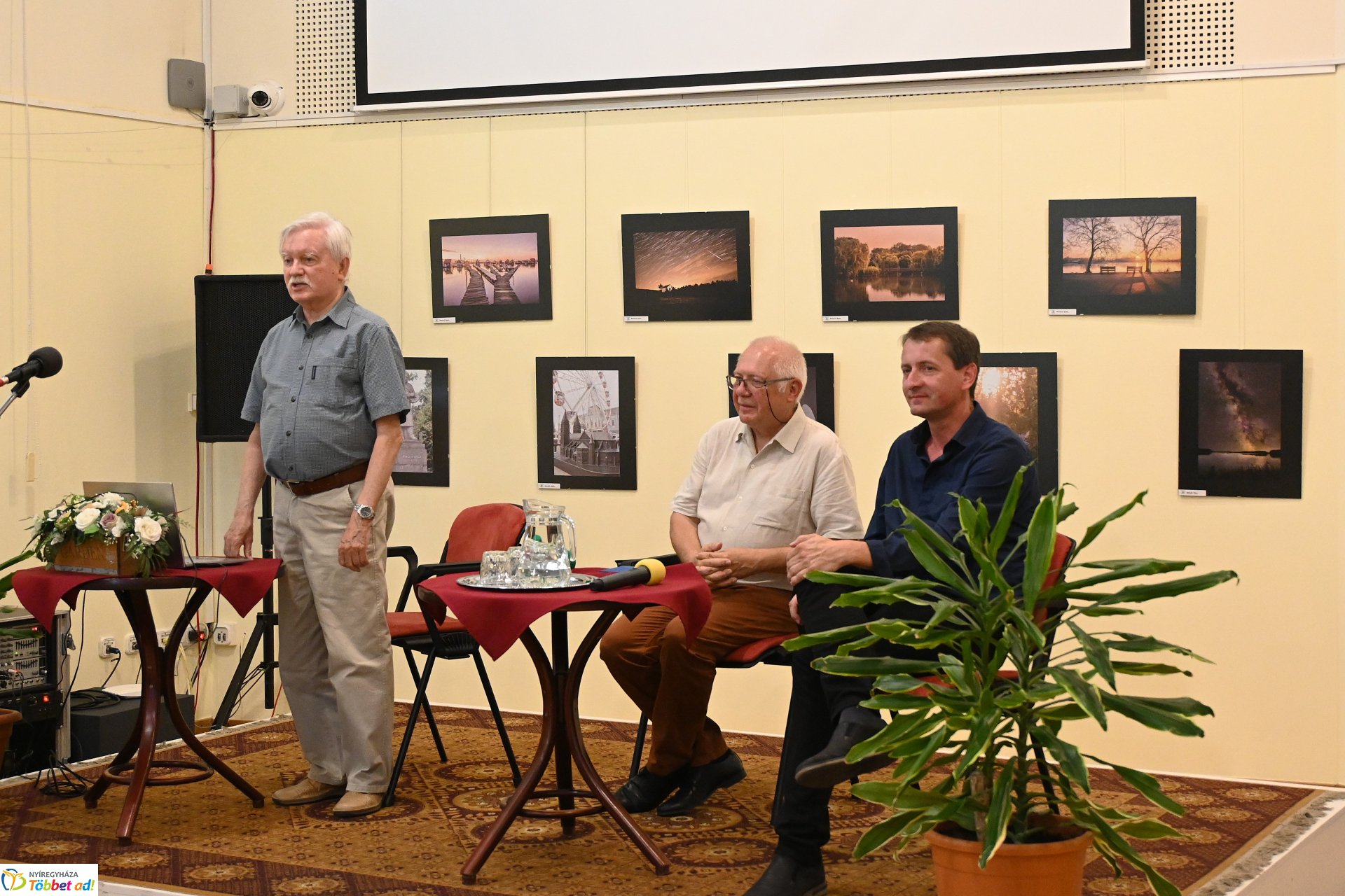 A Helios-Art Fotóklub kiállítása a könyvtárban