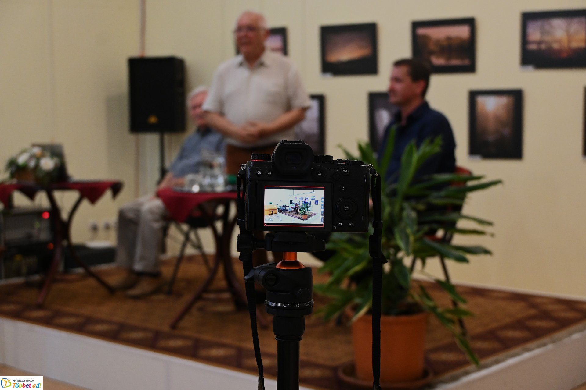 A Helios-Art Fotóklub kiállítása a könyvtárban