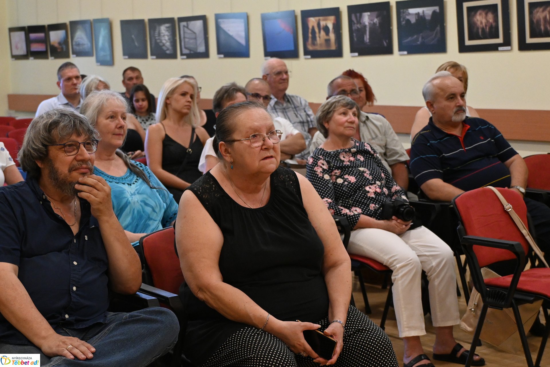 A Helios-Art Fotóklub kiállítása a könyvtárban