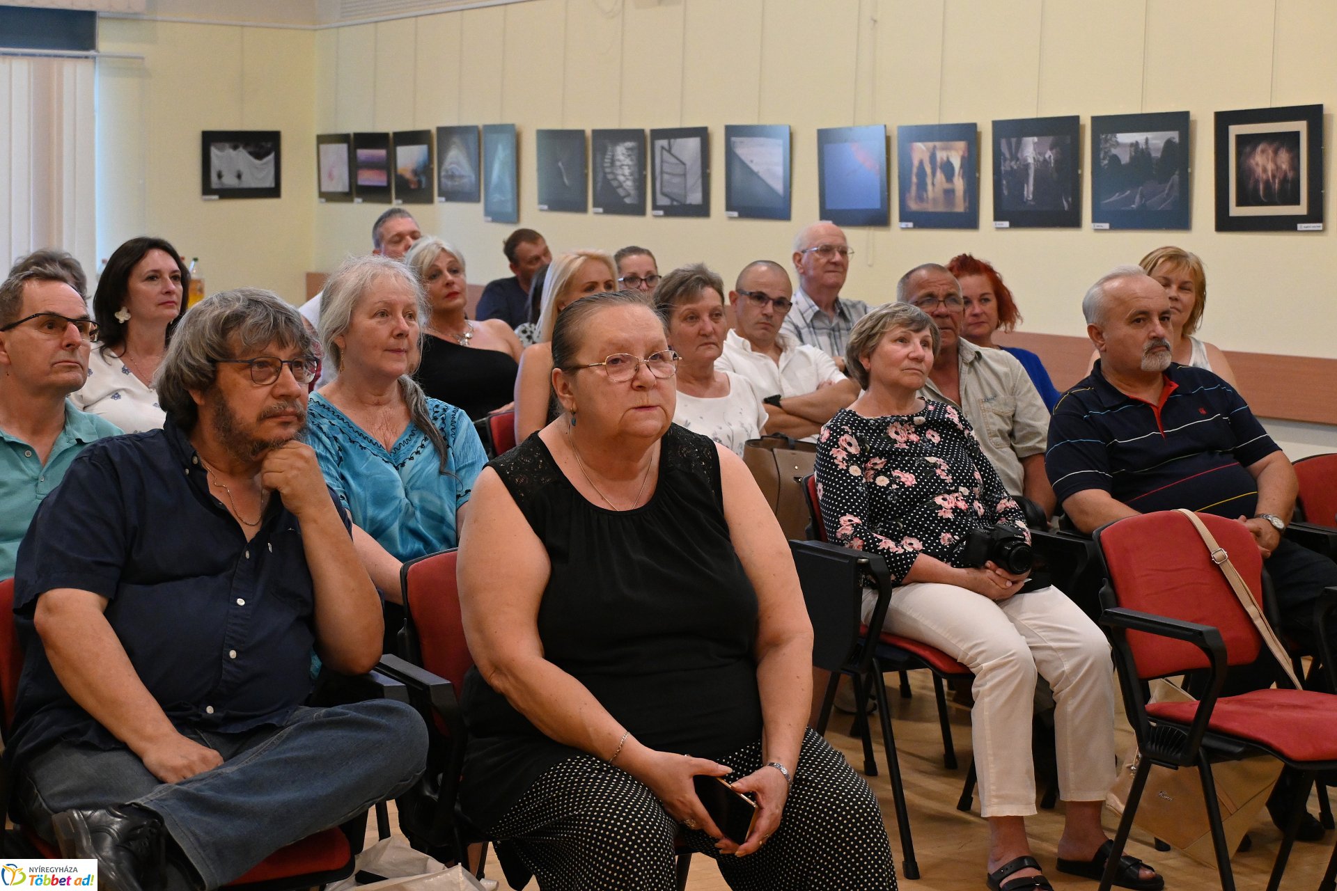 A Helios-Art Fotóklub kiállítása a könyvtárban